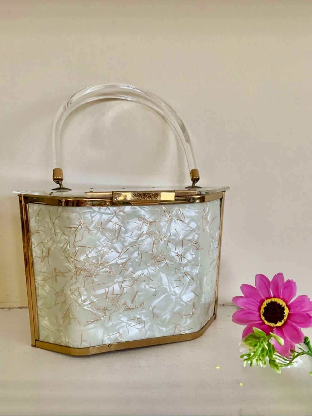 📌 Vintage Majestic Lucite Gold & White Glitter w Brass Framing Clutch Purse